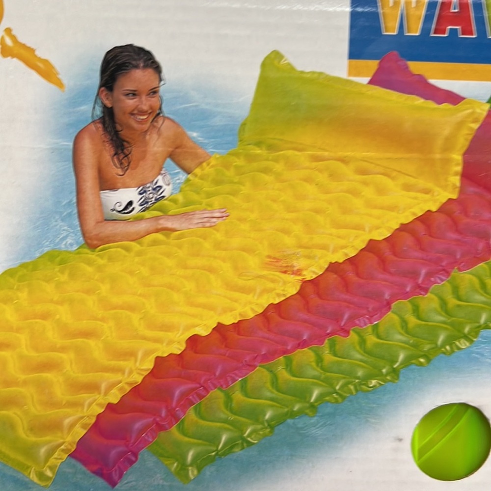 NWT Tote n Float Green Wave Mat Size 90” x 34” - Picture 3 of 10